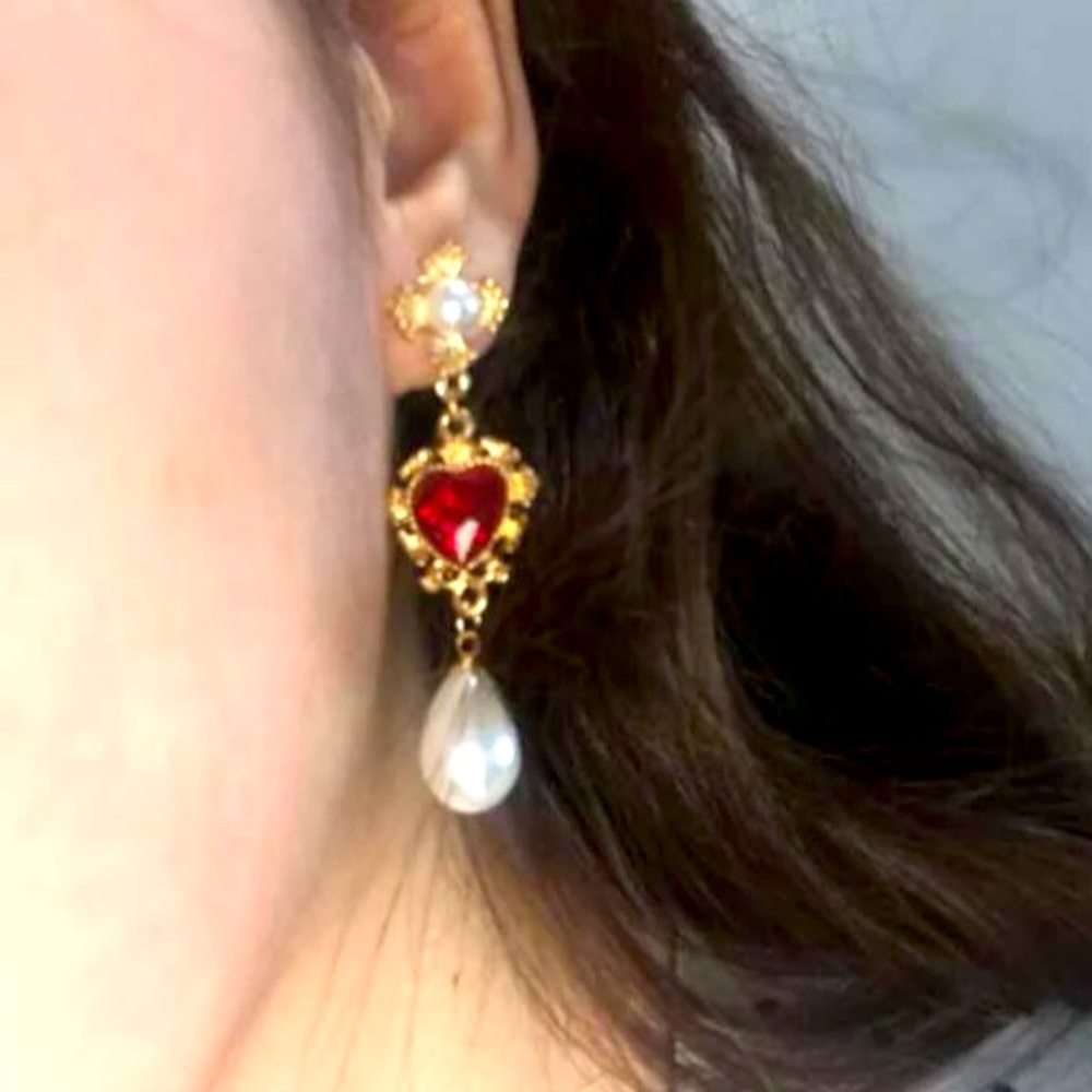 Queen of Hearts👑❤️Ruby Red Rhinestone, Gold & Pearl Drop Statement Earri… - Picture 15 of 15